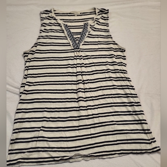 Size Medium Clothing Lot - Picture 11 of 16